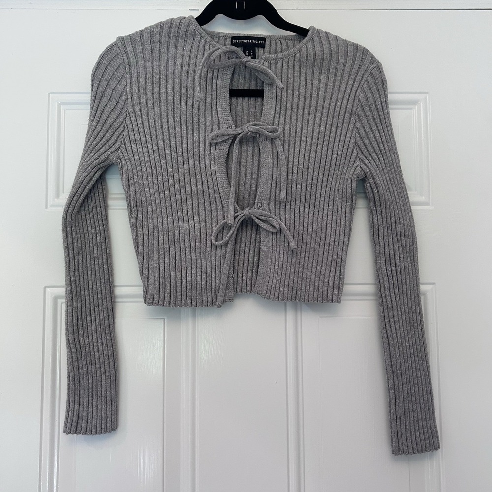 Streetwear Society Long Sleeve Stretch Gray Top Bow Tie Front Crop Small